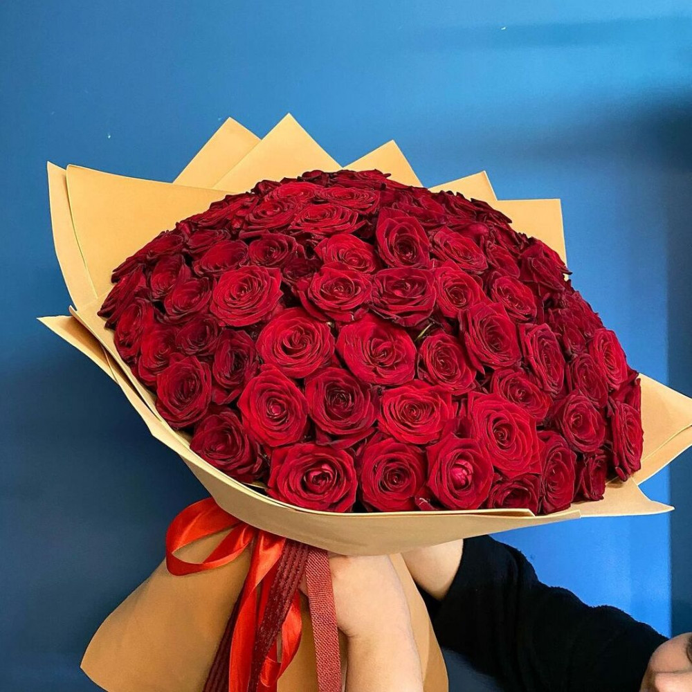 Букет цветов «101 красная роза в крафте» - фото 2