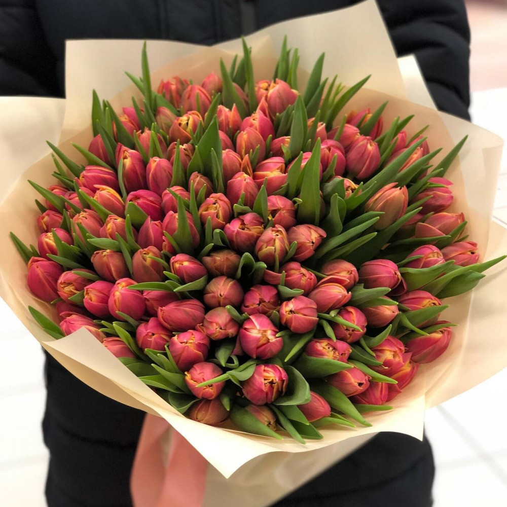 Букет цветов «101 красный тюльпан»