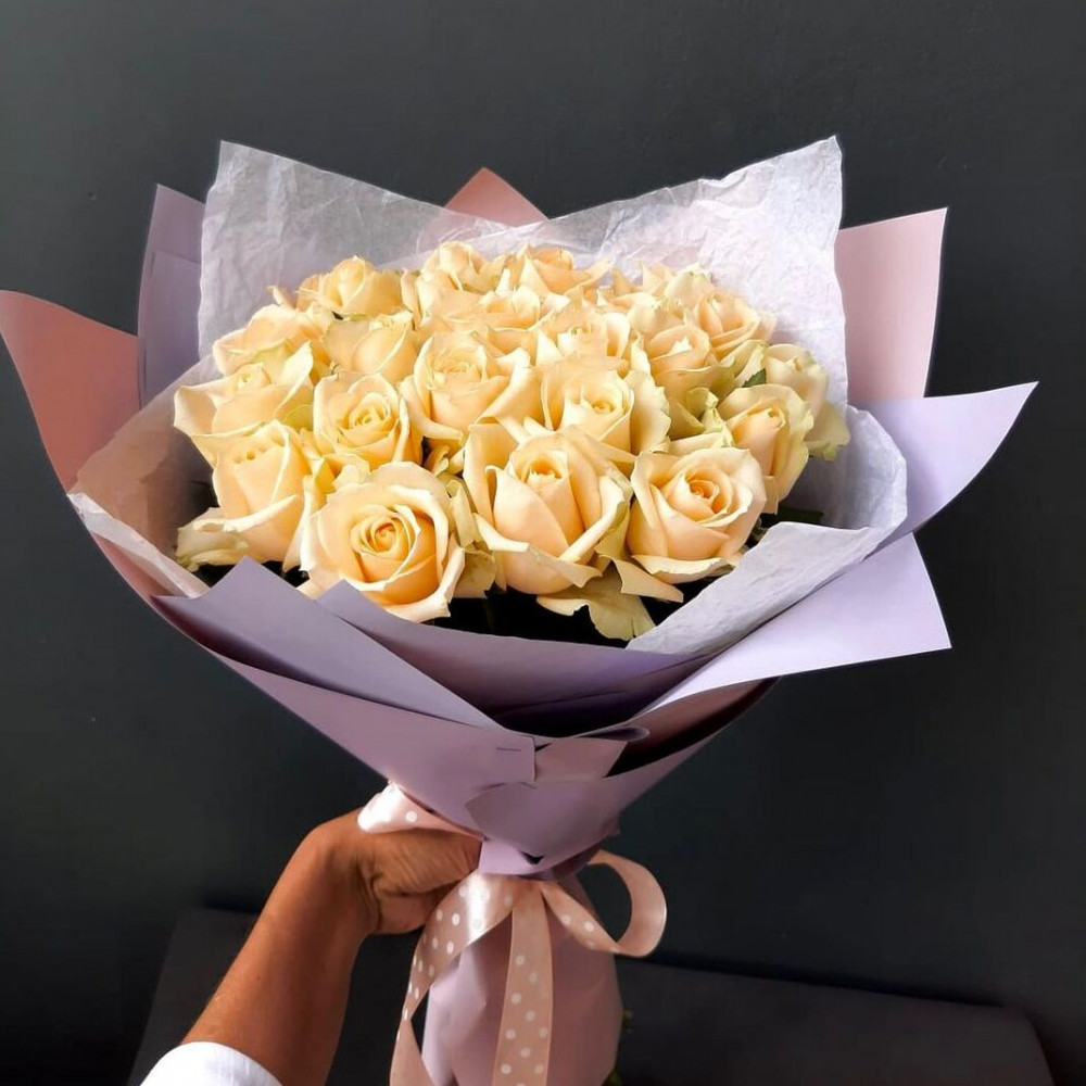 Букет цветов «25 кремовых роз»