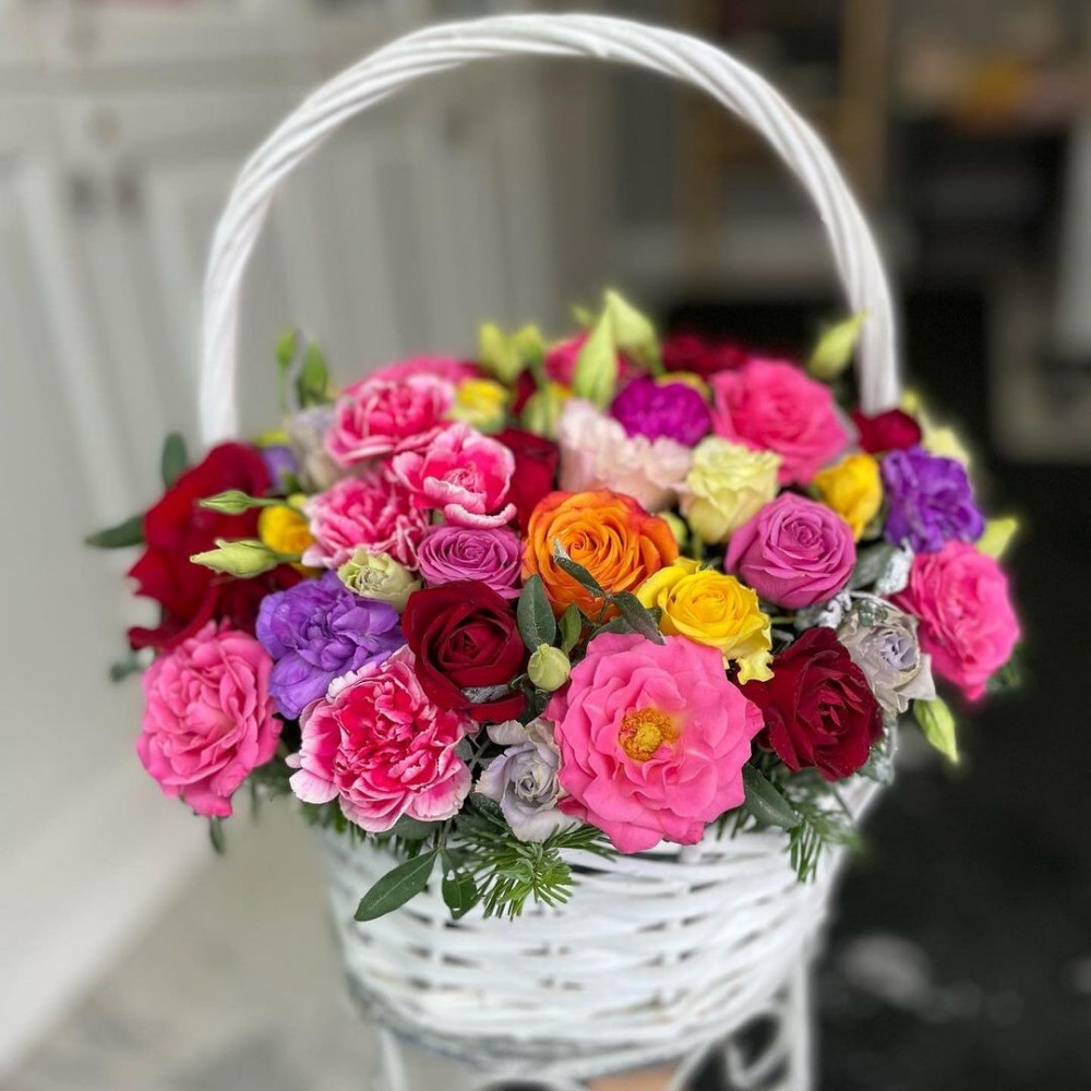 Букет цветов «Корзина с цветами из разных цветов»