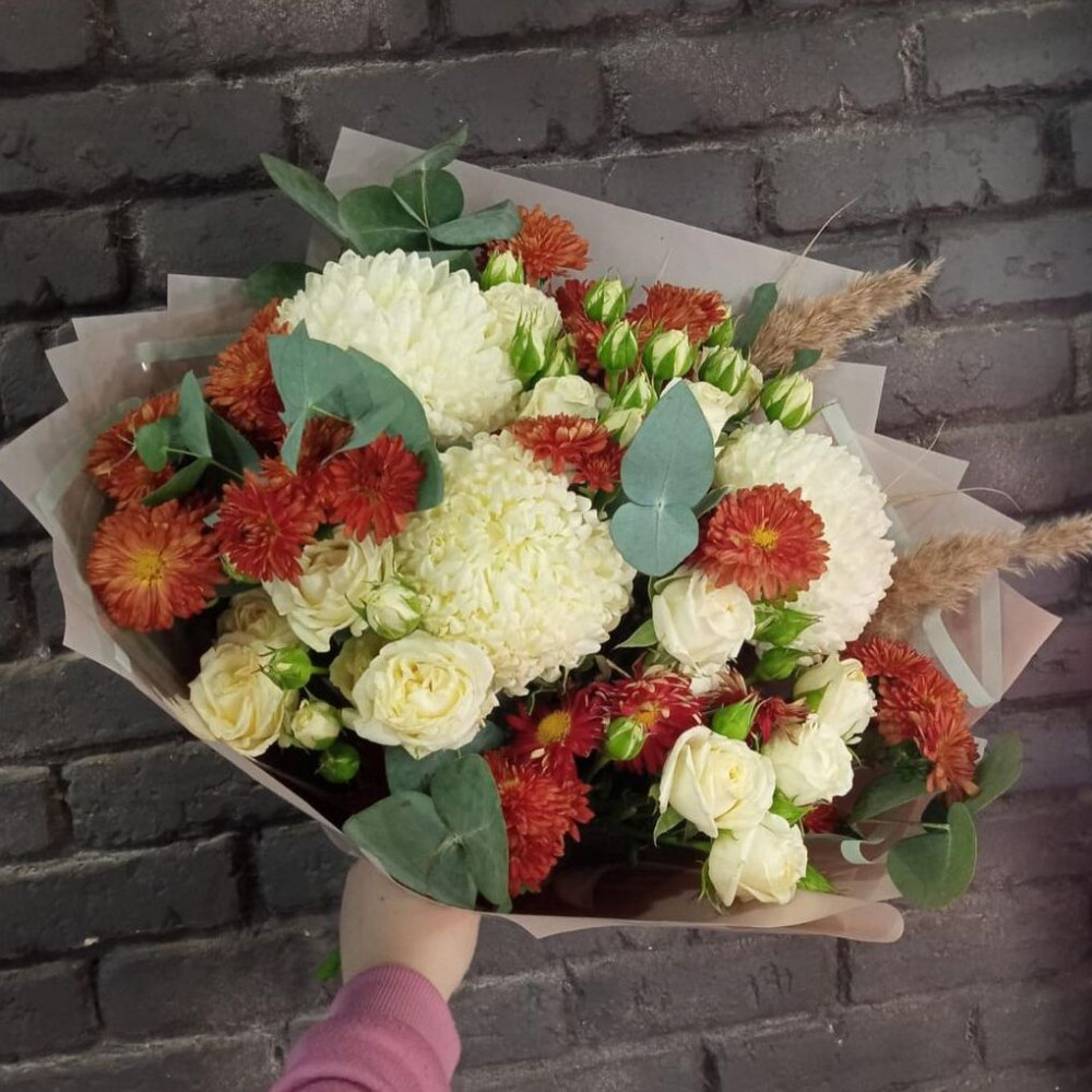 Букет цветов «Букет из красных хризантем и роз»