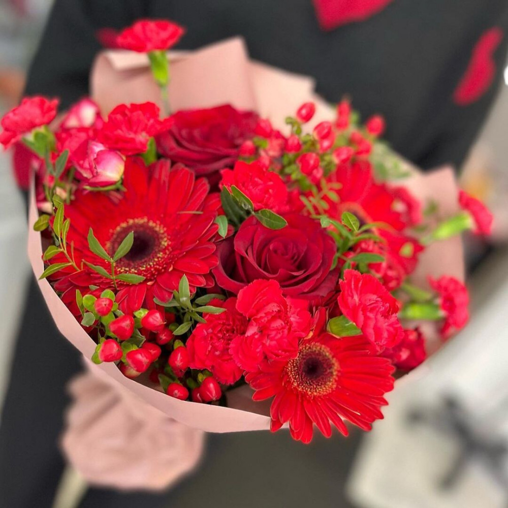 Букет цветов «Букет из красных роз и гербер»