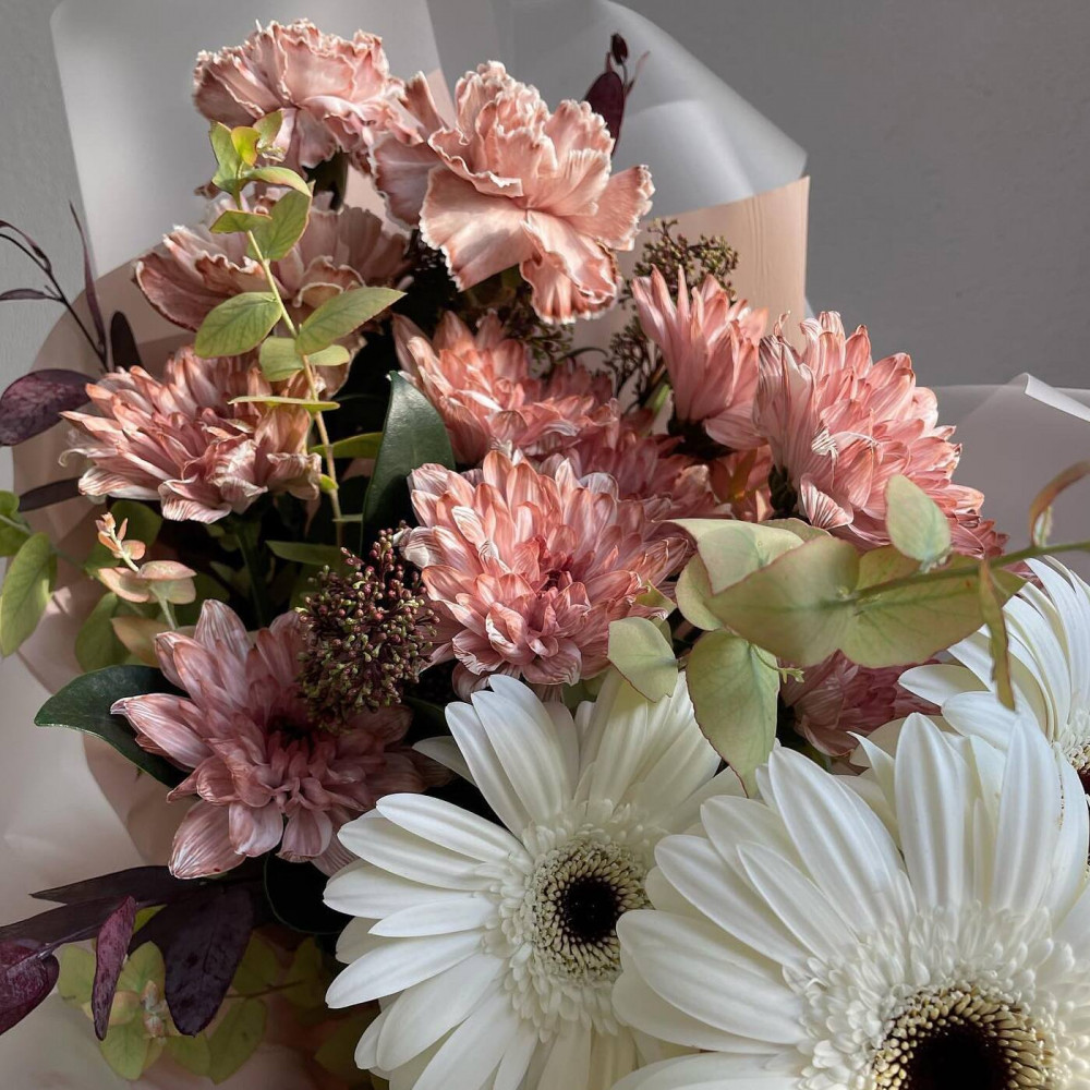 Букет цветов «Букет из кустовой хризантемы и гвоздики» - фото 2