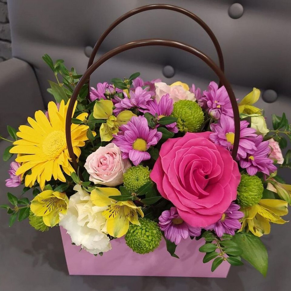 Букет цветов «Композиция из роз в сумочке»