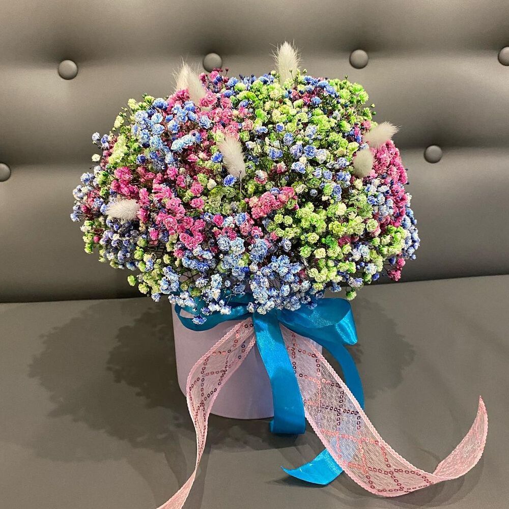 Букет цветов «Гипсофила разноцветная в коробке»