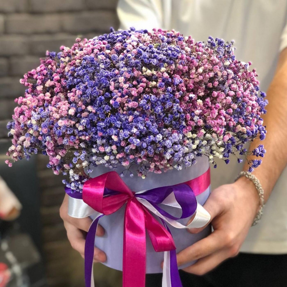 Букет цветов «Гипсофила фиолетовая в коробке»
