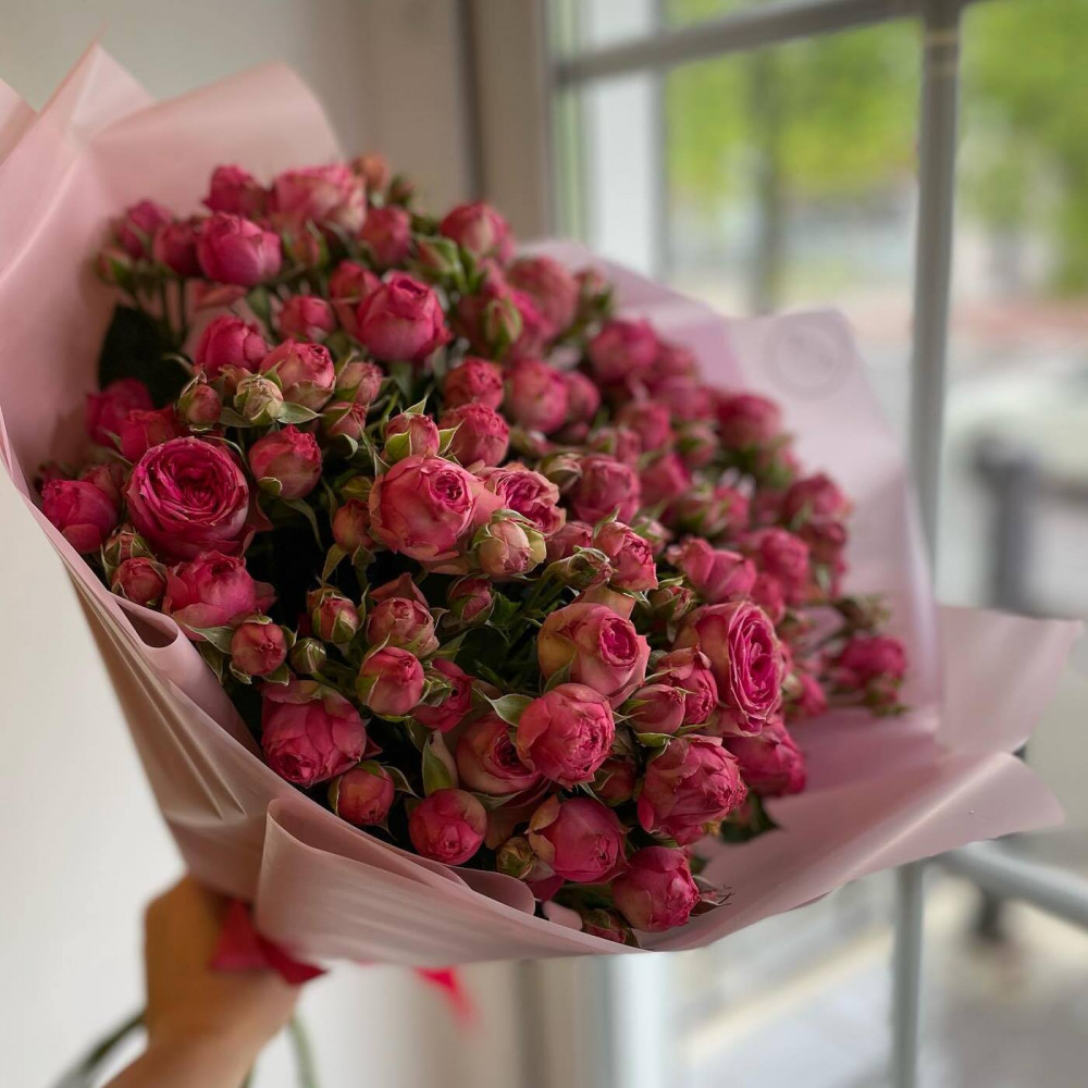 Букет цветов «Монобукет из розовой кустовой розы» - фото 2