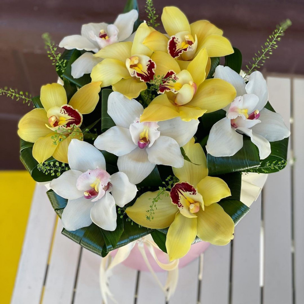 Букет цветов «Орхидеи желтые и белые в коробке» - фото 2