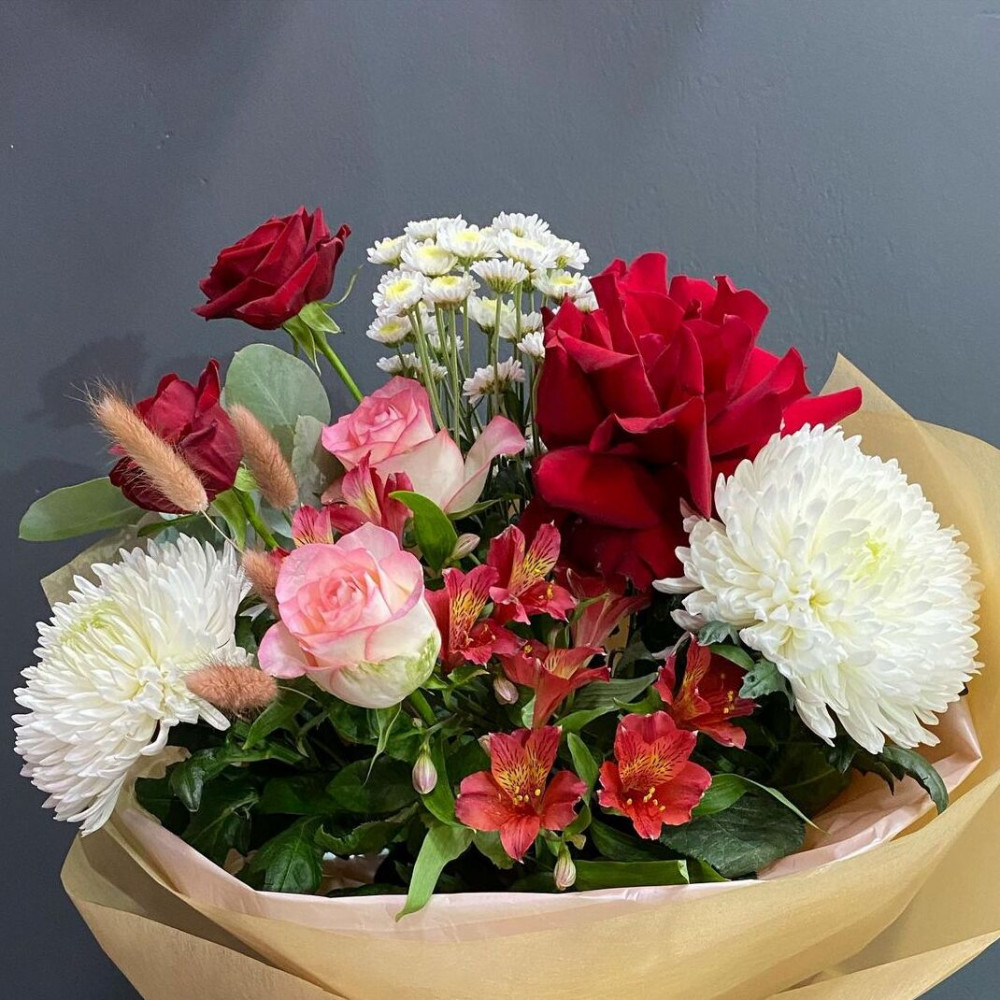 Букет цветов «Букет из одноголовых хризантем и роз» - фото 2