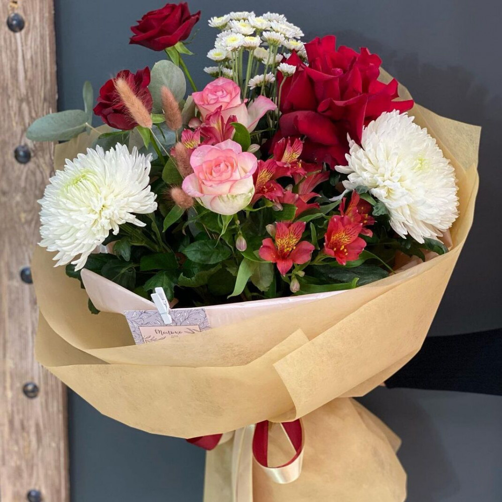 Букет цветов «Букет из одноголовых хризантем и роз» - фото 3