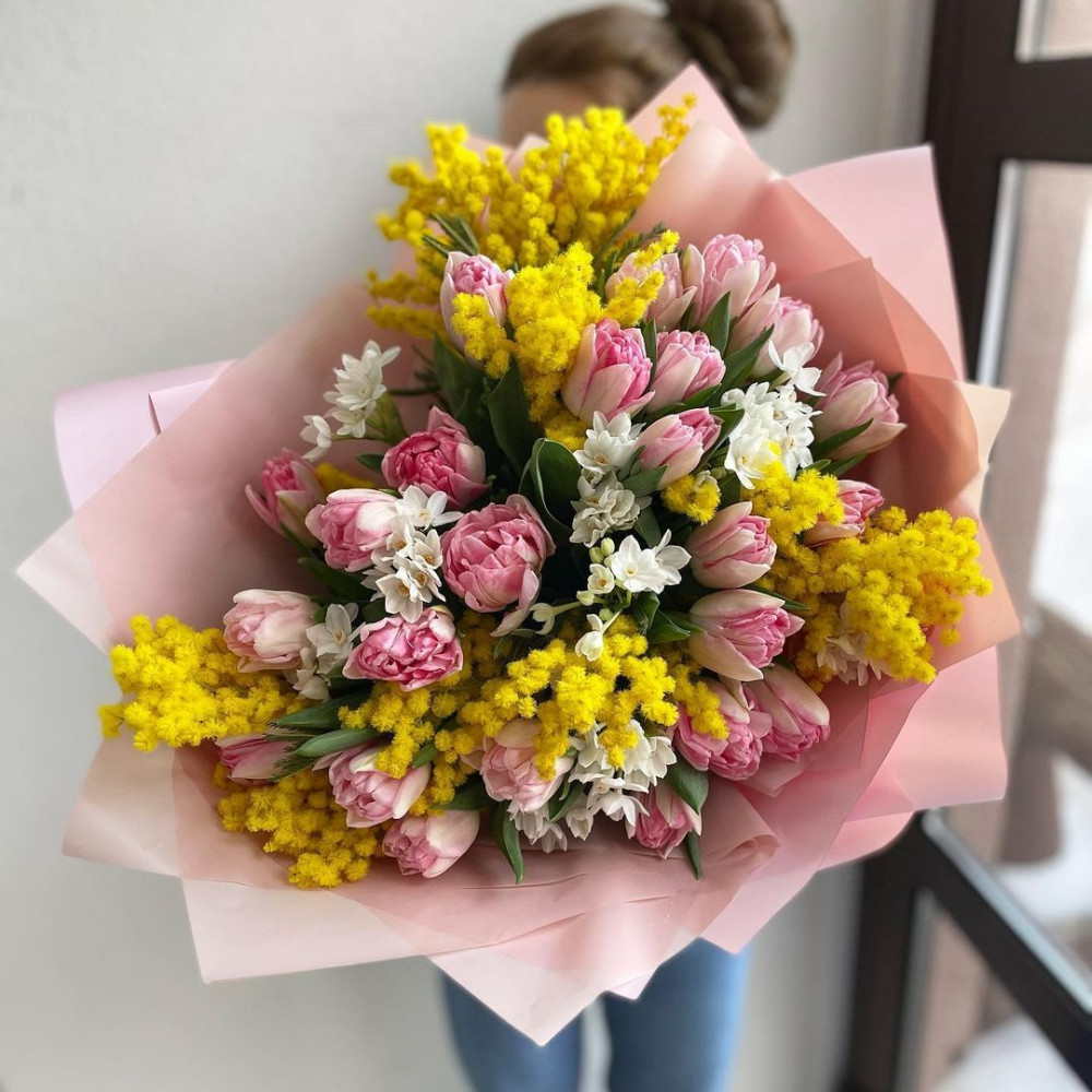 Букет цветов «Букет из тюльпанов и мимозы»