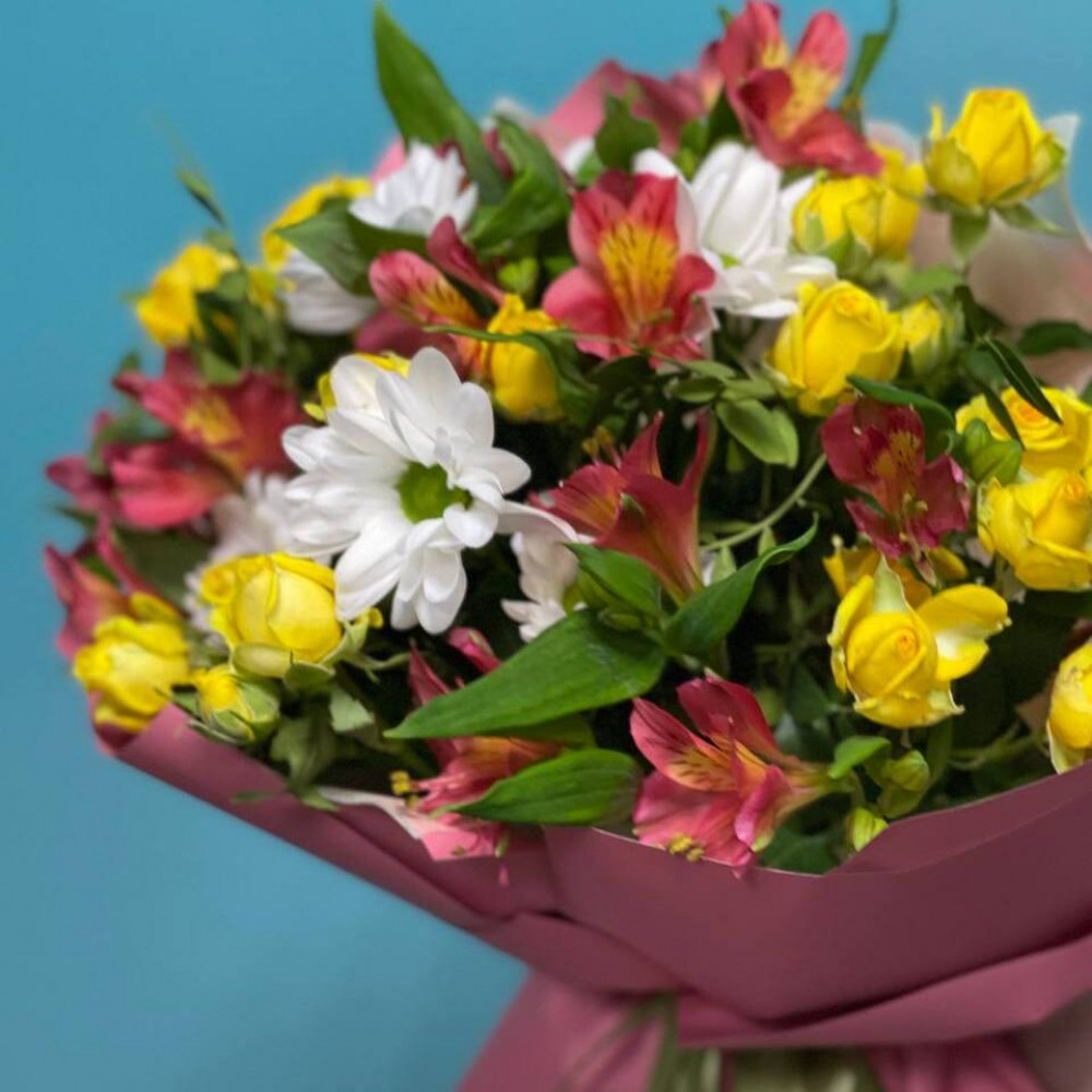 Букет цветов «Букет из белой хризантемы и альстромерии» - фото 2