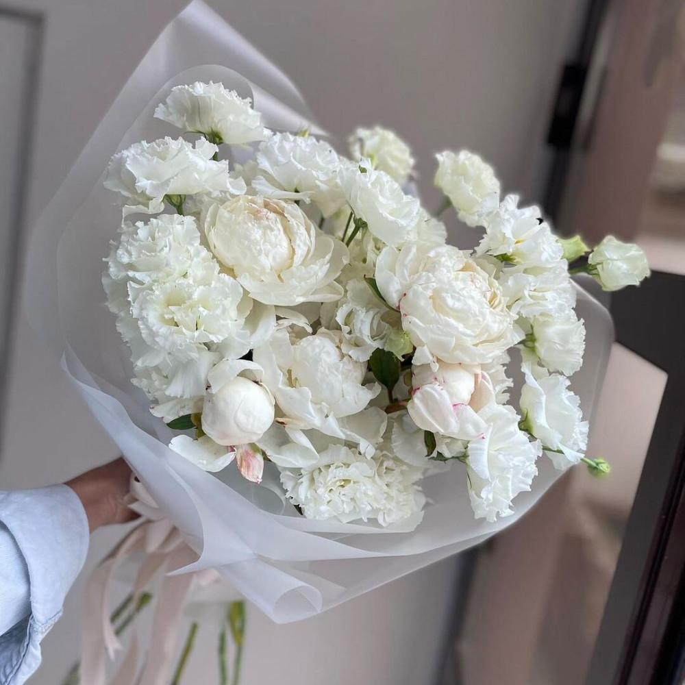 Букет цветов «Белые пионы с эустомой» - фото 3