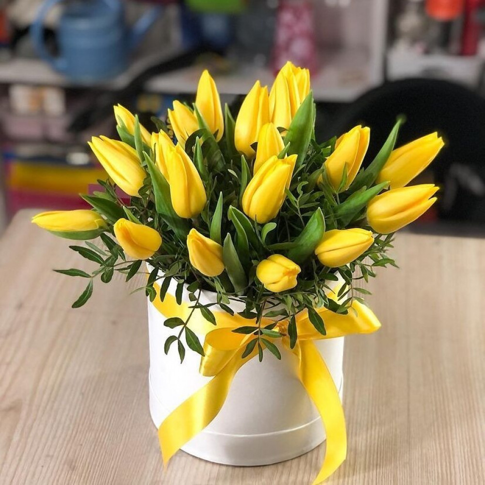 Букет цветов «Желтые тюльпаны в шляпной коробке» - фото 5